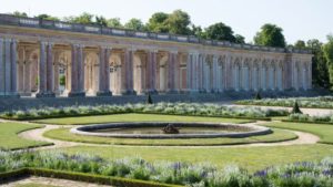 grand trianon giardini di versailees